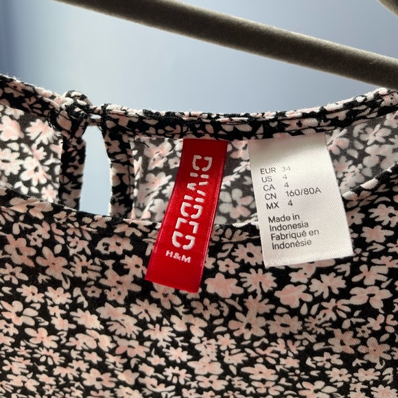 H&M Floral Peplum Top 3/4 Sleeve - Picture 3 of 5